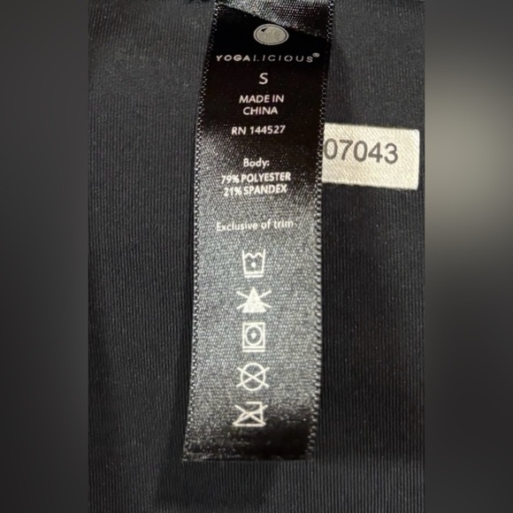 Yogalicious, Long Sleeve Hooded Top, Small, Black 🧘‍♀️ - Picture 5 of 11